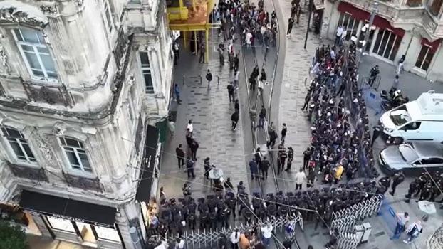 Beyoğlu'nda izinsiz yürüyüş arbedesi: 14 polis yaralandı,18 gözaltı