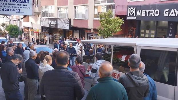 Şişli'de bazada sıkışarak hayatını kaybeden Burcu son yolculuğuna uğurlandı