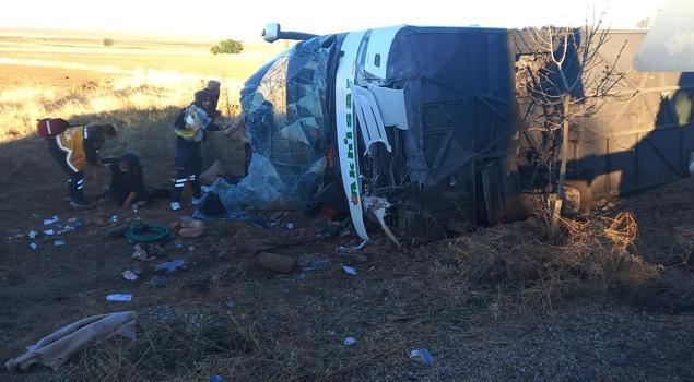 Aksaray'da tur otobüsü devrildi; 6 ölü, 25 yaralı / Ek fotoğraflar