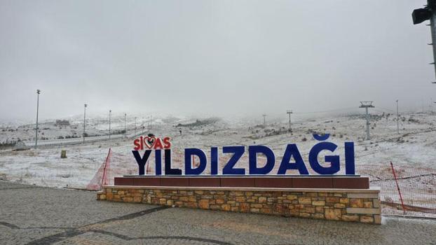 Sivas'ta Yıldız Dağı'na kar yağdı