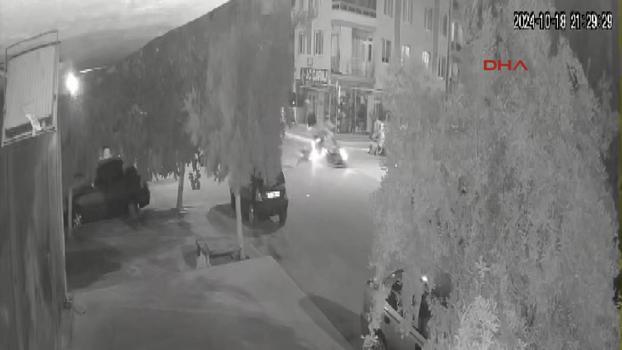 İzmir'de 2 motosikletin kafa kafaya çarpışması kamerada; 1 ölü, 1 yaralı