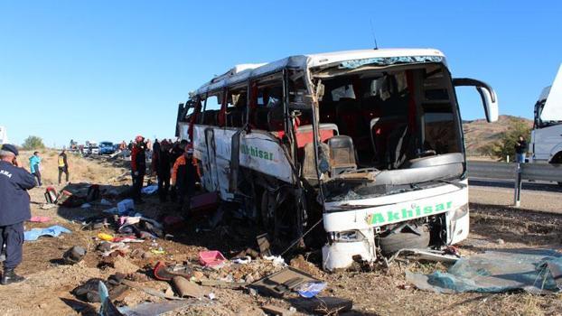 Aksaray'da tur otobüsünün devrildiği kazada 19 kişi, taburcu oldu