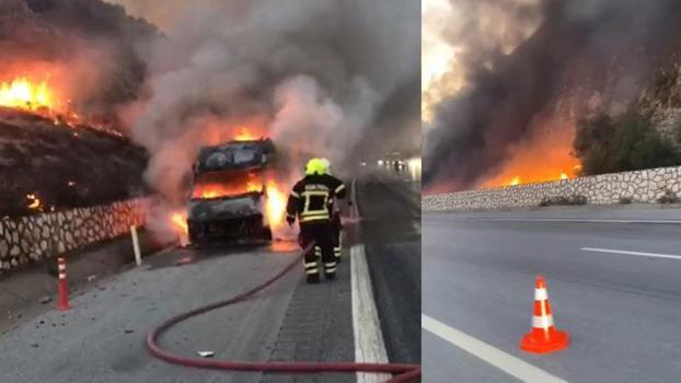 Tarsus'ta seyir halindeki minibüs, alev alev yandı