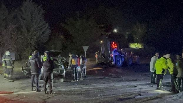 Tekirdağ’da iş makinesine çarpan otomobil alev aldı; 5 ölü