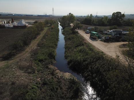 Bursa Ovası'nı besleyen dere, kırmızıya büründü