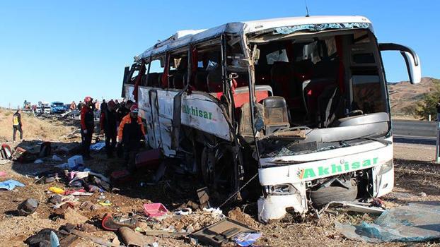 Aksaray'da tur otobüsünün devrildiği kazada ölü sayısı 7'ye yükseldi