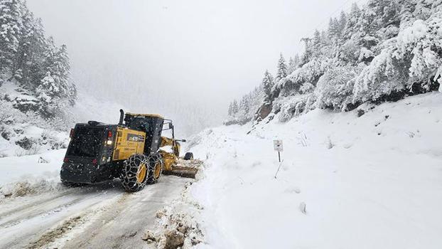 Rize'de 21 köy yolu kardan kapandı