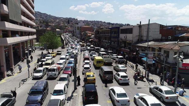 İzmir'de trafiğe kayıtlı araç sayısı eylülde 1.9 milyonu geçti