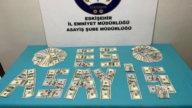 Kendilerini MİT personeli olarak tanıtıp 11 bin 750 dolar dolandırdılar