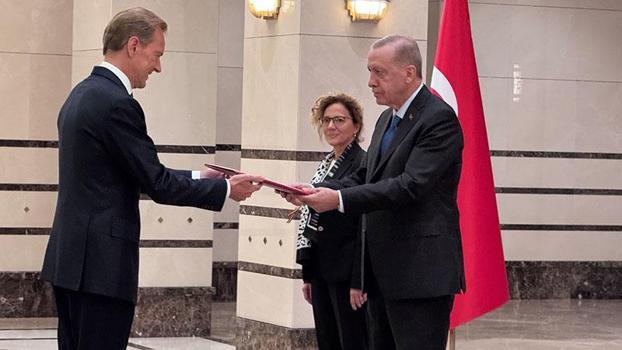 Cumhurbaşkanı Erdoğan'a 4 ülkenin büyükelçisinden güven mektubu