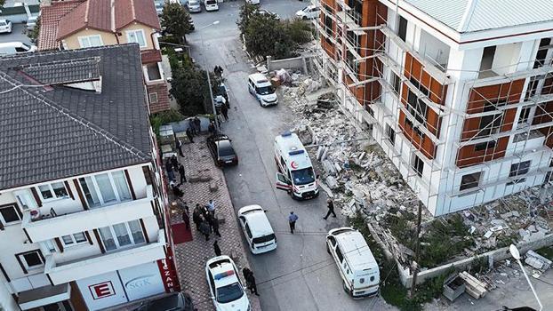 Sakarya'da aile sağlığı merkezi inşaatında asansör kısmı çöktü: 2 ölü