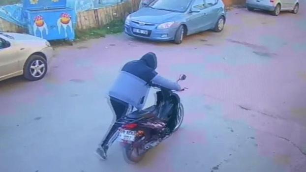 Motosikleti çaldıkları anlar kamerada; 2 tutuklama