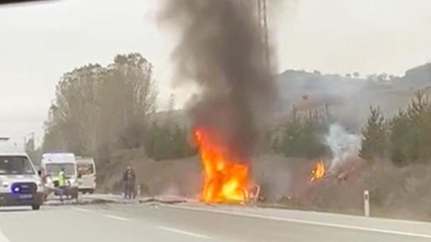 Erzincan'da 2 otomobil, kafa kafaya çarpıştı; 5 ölü