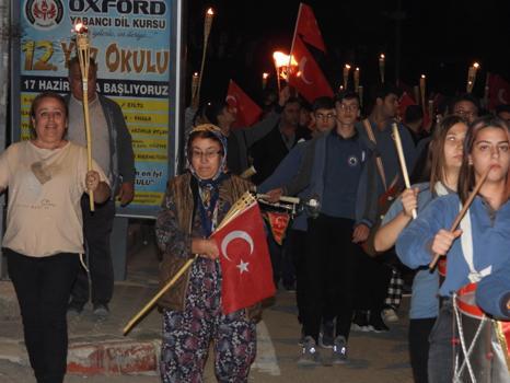 Hatay'da 29 Ekim Cumhuriyet Bayramı fener alayı ve yürüyüşle kutlandı