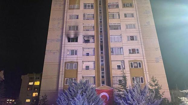 Ankara'da 10 katlı binada yangın; 2 kişi dumandan etkilendi