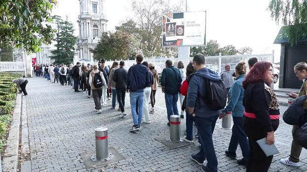 Cumhuriyet Bayramı'nda Dolmabahçe Sarayı'na ziyaretçi akını