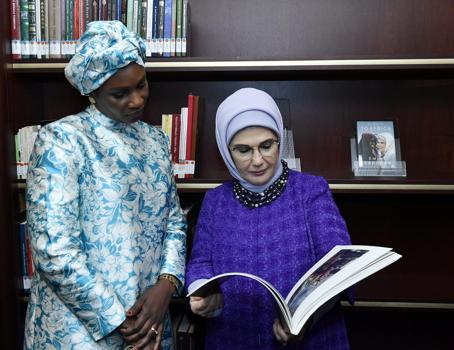 Emine Erdoğan, Senegal Cumhurbaşkanının eşi Marie Khone Fay ile bir araya geldi