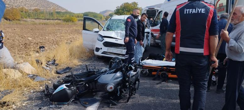 Mardin'de hafif ticari araçla çarpışan motosiklet sürücüsü yaralandı