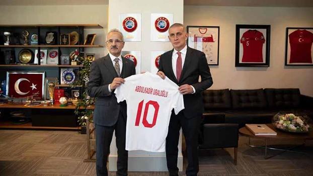 Ulaştırma ve Altyapı Bakanı Uraloğlu, TFF Başkanı Hacıosmanoğlu'nu ziyaret etti