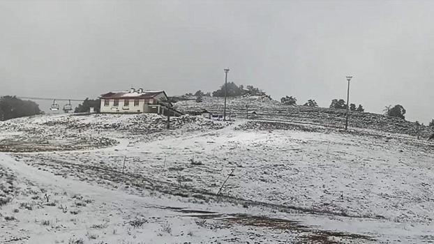 Keltepe kayak merkezi beyaza büründü