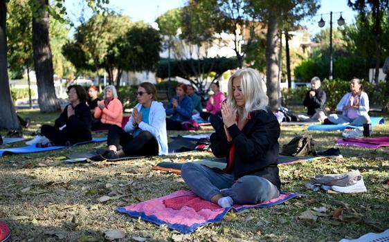 Kuşadası'nda ücretsiz yoga etkinliği