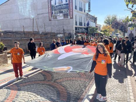 Edirne'de 'Lösemili Çocuklar Haftası' nedeniyle farkındalık yürüyüşü