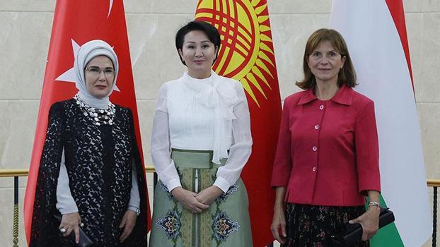 Emine Erdoğan, Kırgızistan Cumhurbaşkanı'nın eşi Aygül Caparova'nın akşam yemeğine katıldı