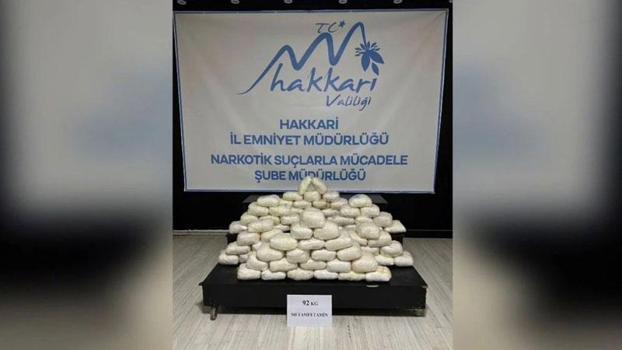 Hakkari'de, otomobilde yapılan aramada 92 kilogram metamfetamin ele geçirildi