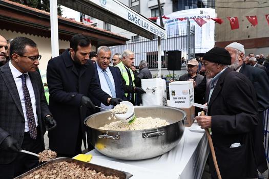 Bağcılar’da Türbe Dede Pilav Günü nedeniyle 2 ton pilav dağıtıldı