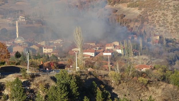 Kütahya'da çöplük yangını; 10 ev ile 2 samanlık yandı / Ek fotoğraflar