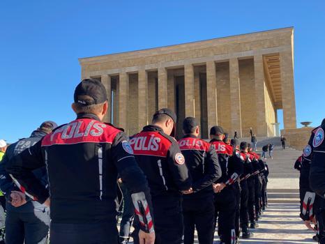 Emniyet teşkilatı üyeleri, Anıtkabir'i ziyaret etti