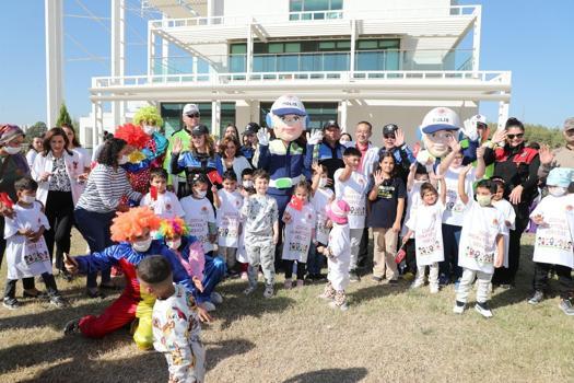 Mersin polisinden lösemili çocuklara anlamlı ziyaret