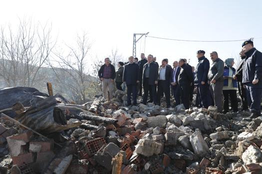 Vali Işın, yangın bölgesinde incelemelerde bulundu