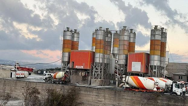 Beton karışımı makinesine düşen 19 yaşındaki işçi öldü