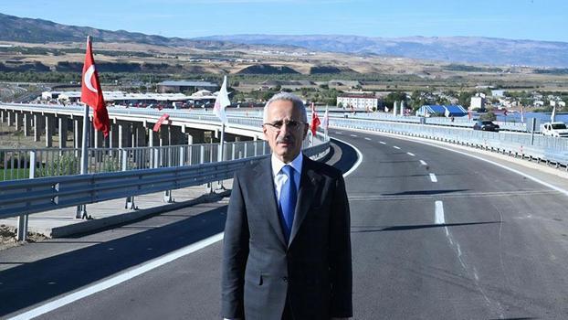 Bakan Uraloğlu: 177 kilometre 'motorcu dostu' bariyer montajı yaptık