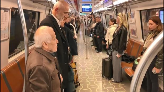 İstanbul - Metroda saat 09.05'te Ata'ya saygı duruşu