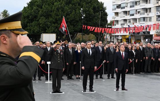 Ulu Önder Atatürk Antalya'da törenle anıldı