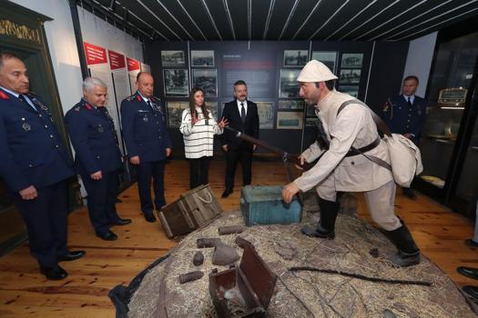 Eskişehir Valisi Hüseyin Aksoy, Atatürk’ün Eskişehir’de konakladığı evi ziyaret etti