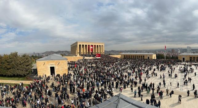 10 Kasım'da Anıtkabir'i 1 milyon 92 bin kişi ziyaret etti