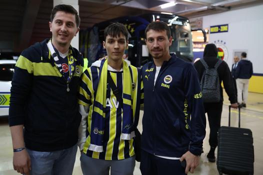 Fenerbahçeli Emir Sözbir, Ülker Stadı'nda yapay kalple maç izleyen ilk taraftar oldu