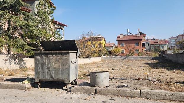 Çöp konteynerinde yastık kılıfına sarılı bulunan bebek tedaviye alındı