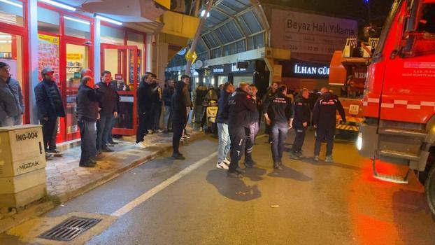 Bursa'da iki katlı ahşap binadaki yangın endişe yarattı