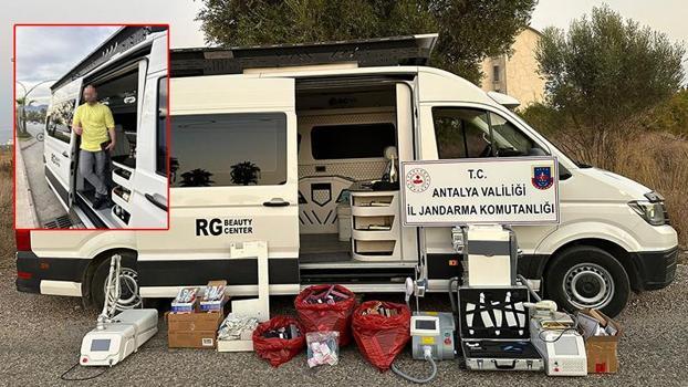 Antalya'da lise mezunu seyyar 'güzellik uzmanı', VIP minibüsünde yakalandı