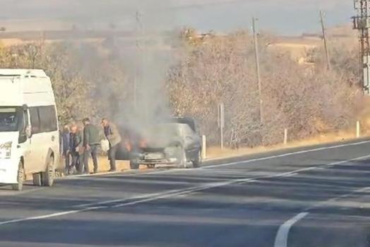 Elazığ’da, otomobil alev alev yandı