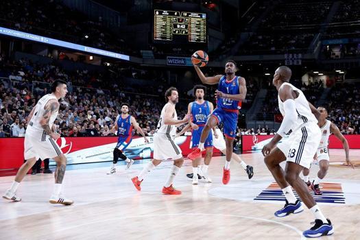 Real Madrid - Anadolu Efes: 64-74