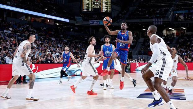 Real Madrid - Anadolu Efes: 64-74