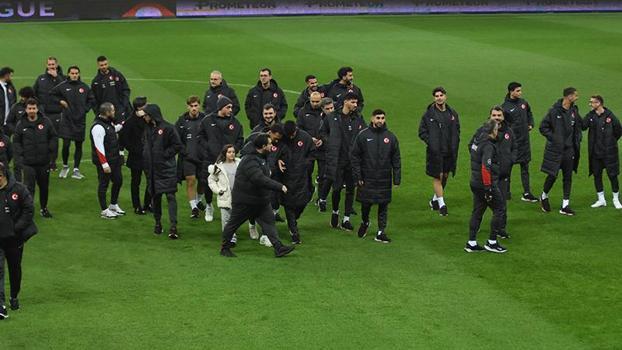 A Milli Futbol Takımı, Kadir Has Stadyumu’nda yürüyüş yaptı