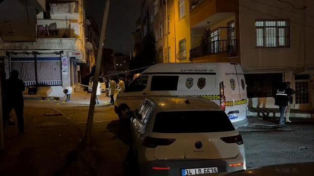 Bağcılar'da korsan gösteri; maskeli grup polis otosuna taşla saldırdı