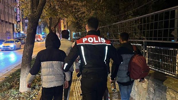 Edirne’de 17 kaçak göçmen ile 1 FETÖ şüphelisi yakalandı