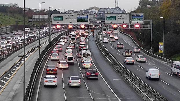 İstanbul'da haftanın ilk iş gününde trafik yoğunluğu